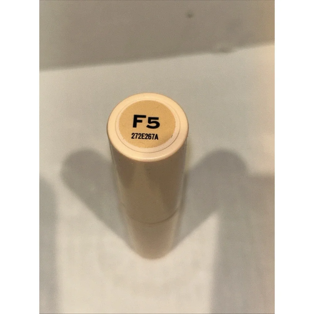 Makeup Revolution Beauty Fast‎ Base Stick Foundation, F5
